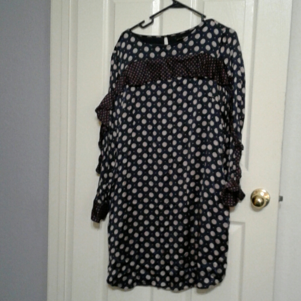 Beautiful lined silk dress!  Navy, creme, red.